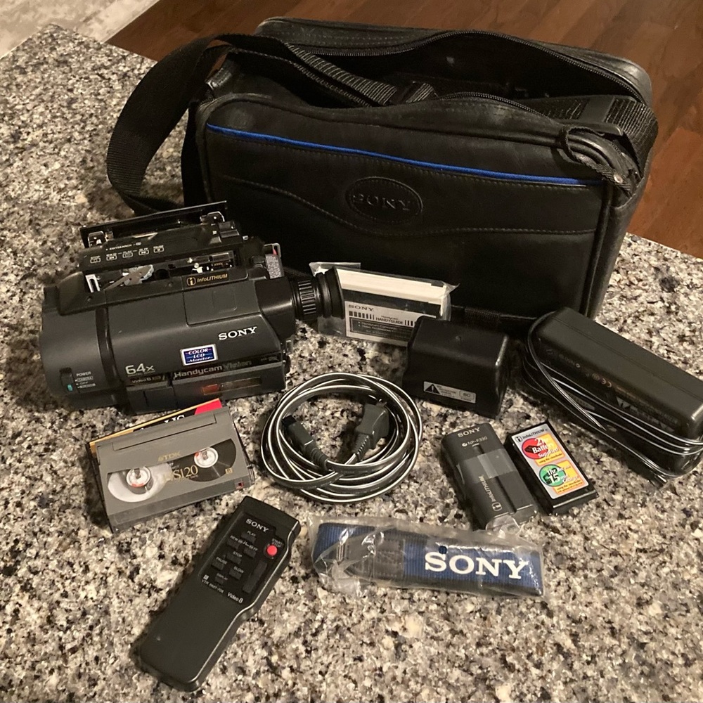 Sony Video Camera Recorder Model 
CCD-TRV15 Bundle - Parts